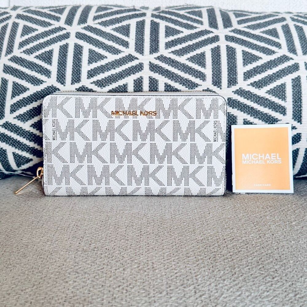 NWT Gorgeous Michael Kors Off White Vanilla Gold Lugg Jet Set Clutch Wallet